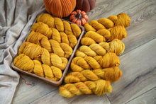 Charger l'image dans la galerie, Retro yellow